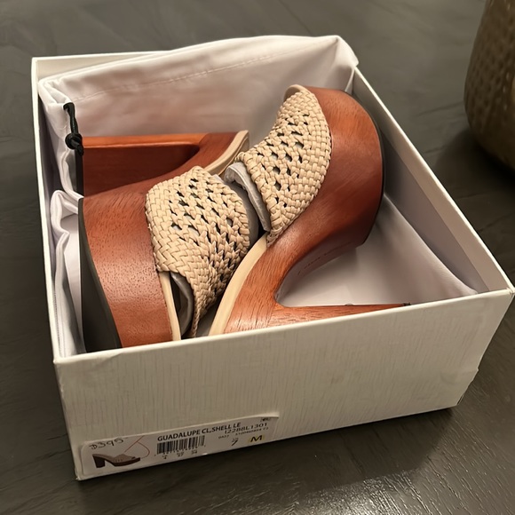 VERONICA BEARD GUADALUPE CLOG SANDAL - Picture 2 of 16